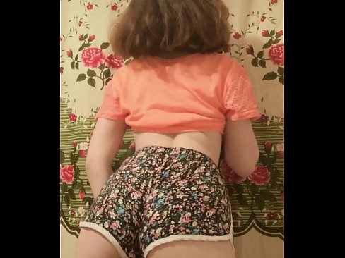 ❤️ Gadis muda seksi menanggalkan celana pendeknya di depan kamera Video anal di id.assistirhentai.ru