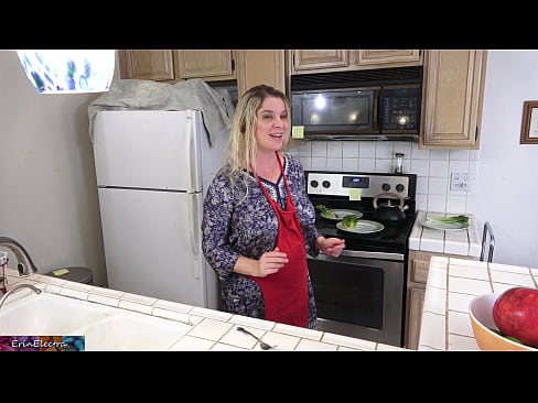 ❤️ Ibu tiri memerah susu dia di dapur sebelum kencannya Video anal di id.assistirhentai.ru