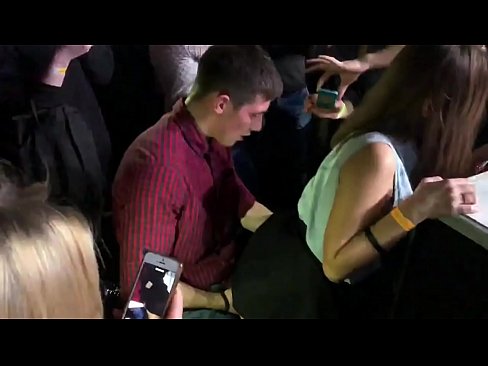 ❤️ Seks nyata di klub malam Rusia. Gadis Rusia berusia 18 tahun di anus dan vagina bercinta di klub malam Video anal di id.assistirhentai.ru