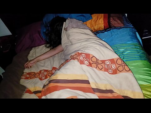❤️ Anak tiri memarahi ibu tirinya yang masih muda saat dia tidur. Video anal di id.assistirhentai.ru